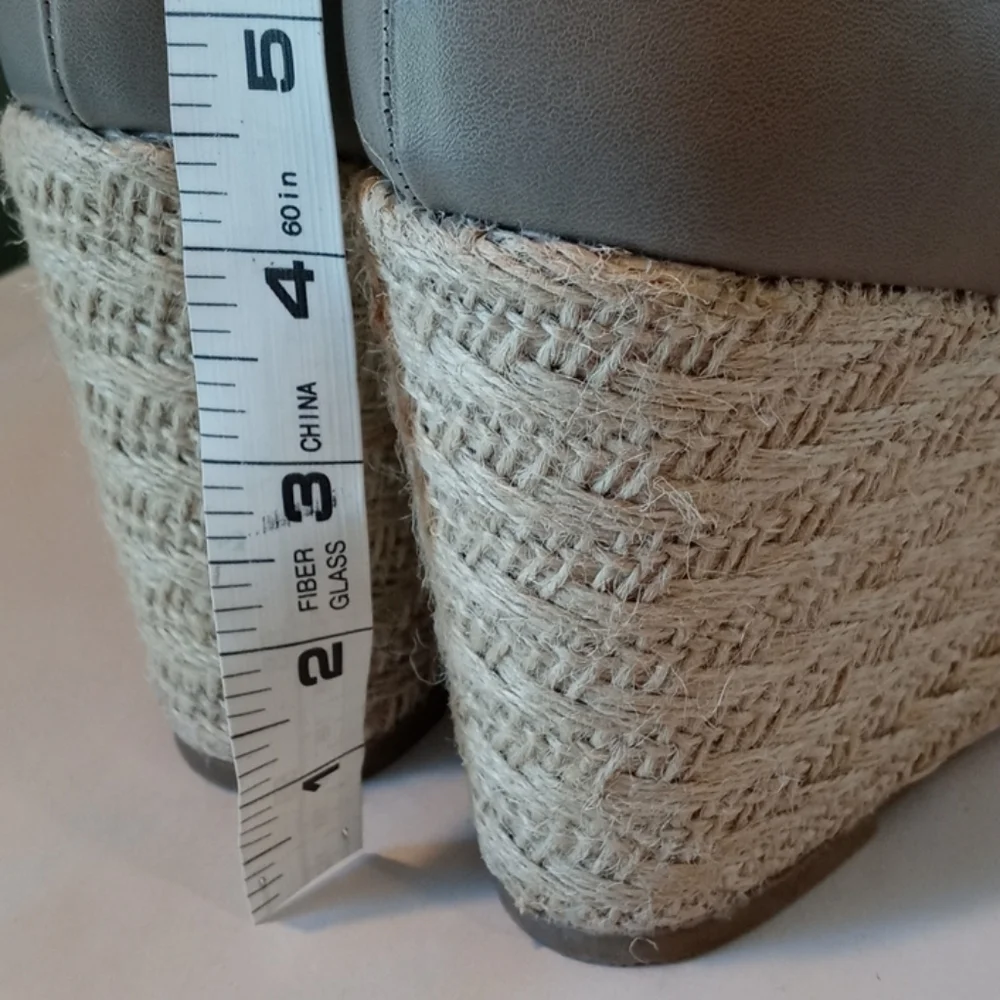 Big Buddha wedges size 10 faux suede NWOT